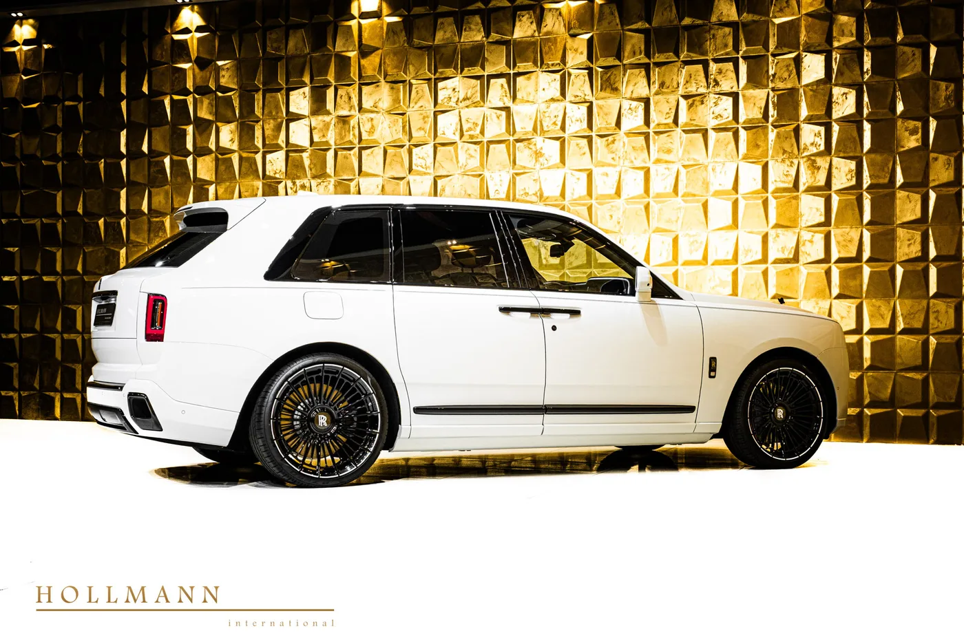 Rolls-Royce Cullinan Black Badge proposée par un concessionnaire spécialisé à Stuhr, Allemagne, photo 7 sur 8