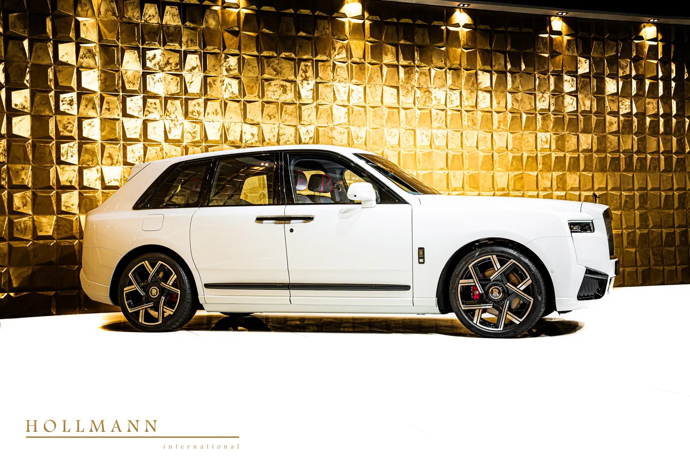 Rolls-Royce Cullinan Black Badge proposée par un concessionnaire spécialisé à Stuhr, Allemagne, photo 2 sur 8