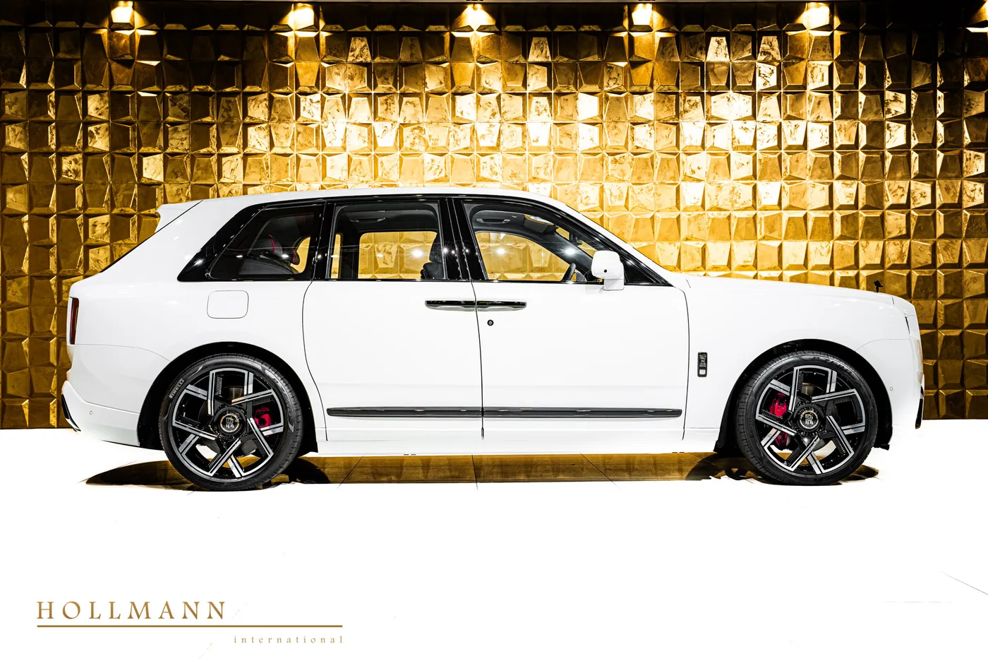 Rolls-Royce Cullinan Black Badge proposée par un concessionnaire spécialisé à Stuhr, Allemagne, photo 3 sur 8