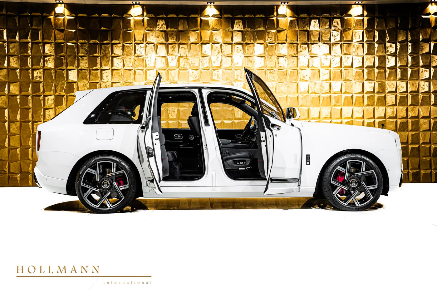 Rolls-Royce Cullinan Black Badge proposée par un concessionnaire spécialisé à Stuhr, Allemagne, photo 5 sur 8
