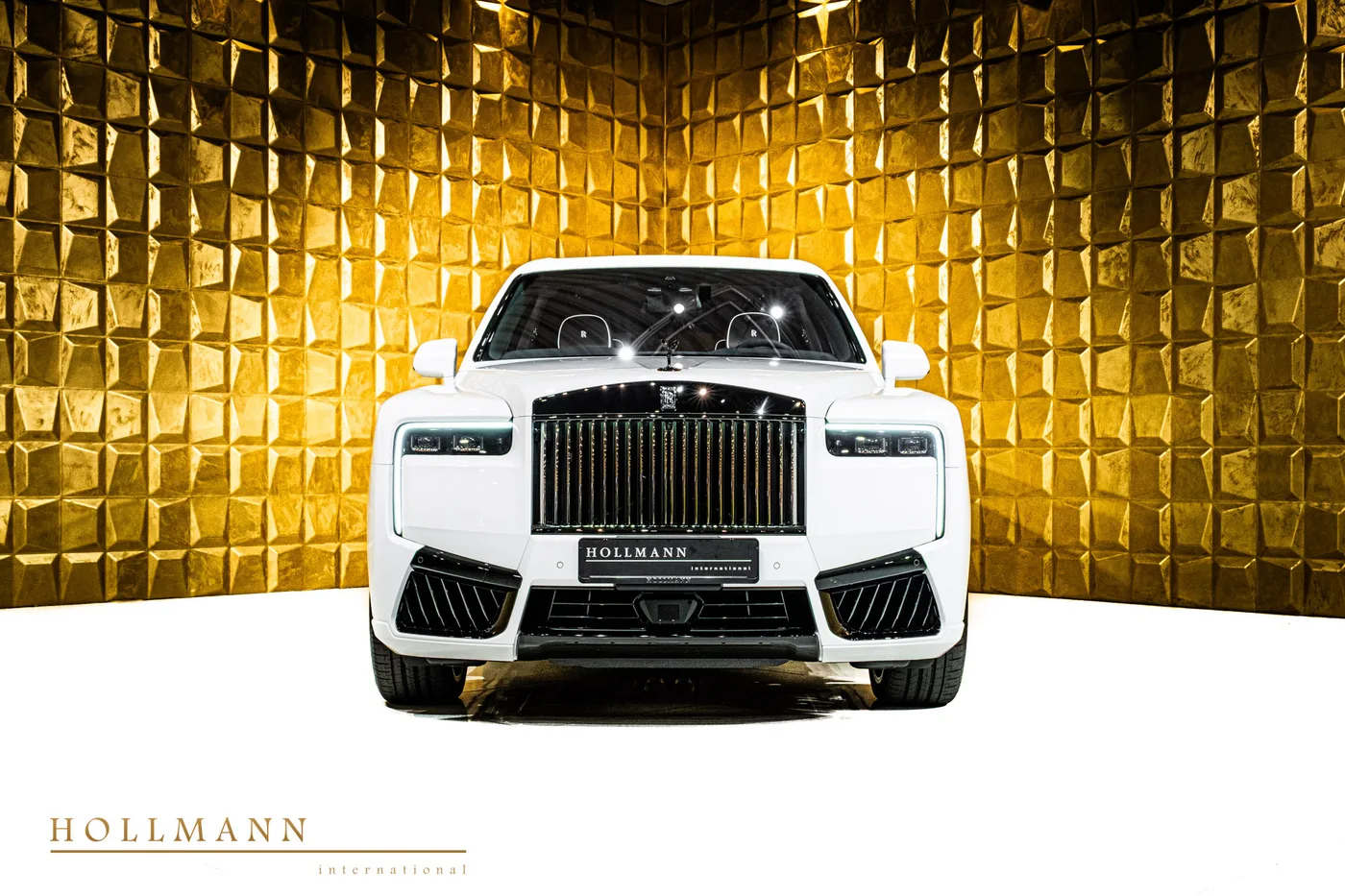 Rolls-Royce Cullinan Black Badge angeboten von einem Fachhändler in Stuhr, Deutschland, Foto 3 von 8