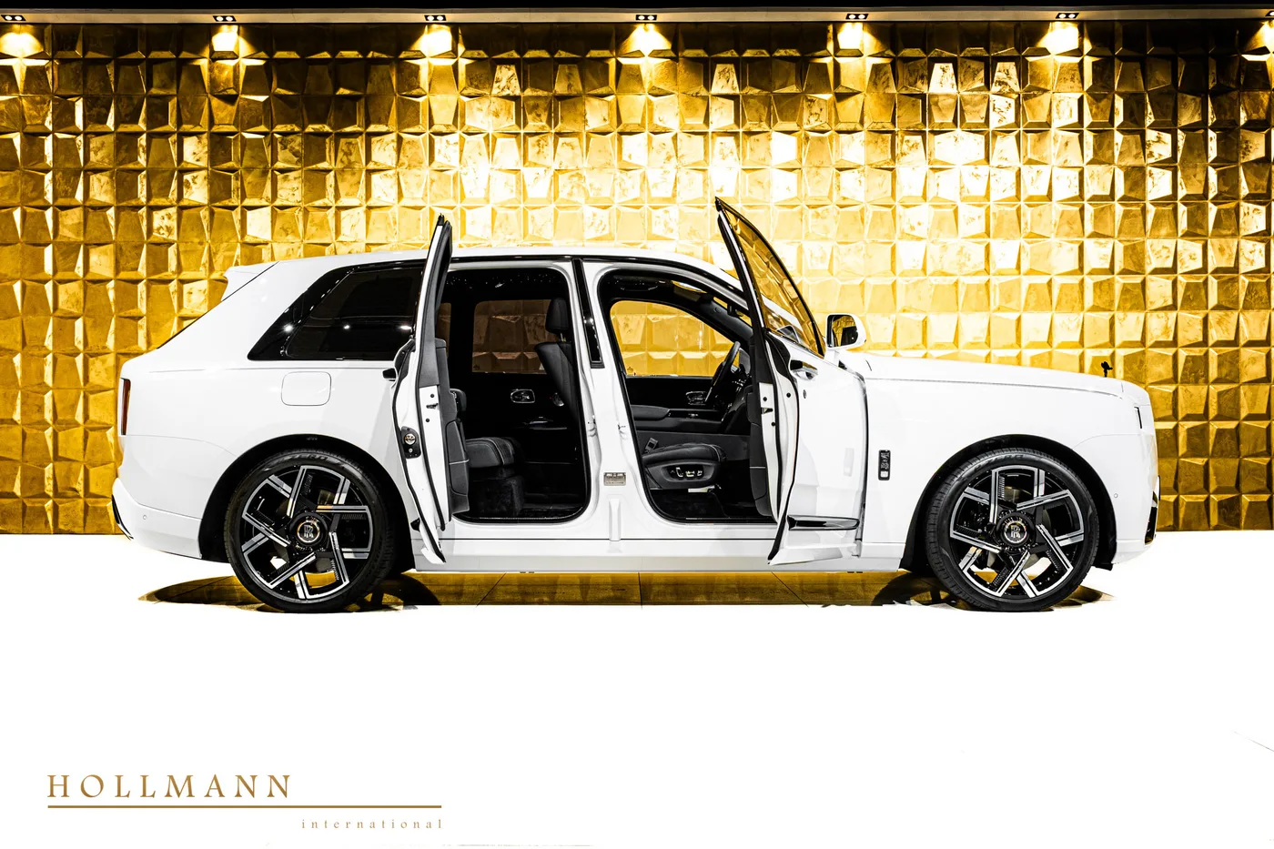 Rolls-Royce Cullinan Black Badge angeboten von einem Fachhändler in Stuhr, Deutschland, Foto 6 von 8