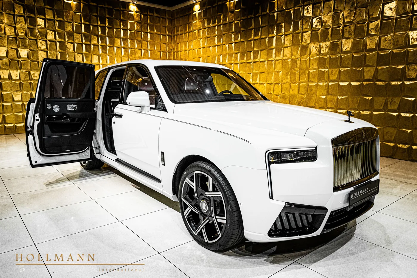Rolls-Royce Cullinan Black Badge angeboten von einem Fachhändler in Stuhr, Deutschland, Foto 7 von 8