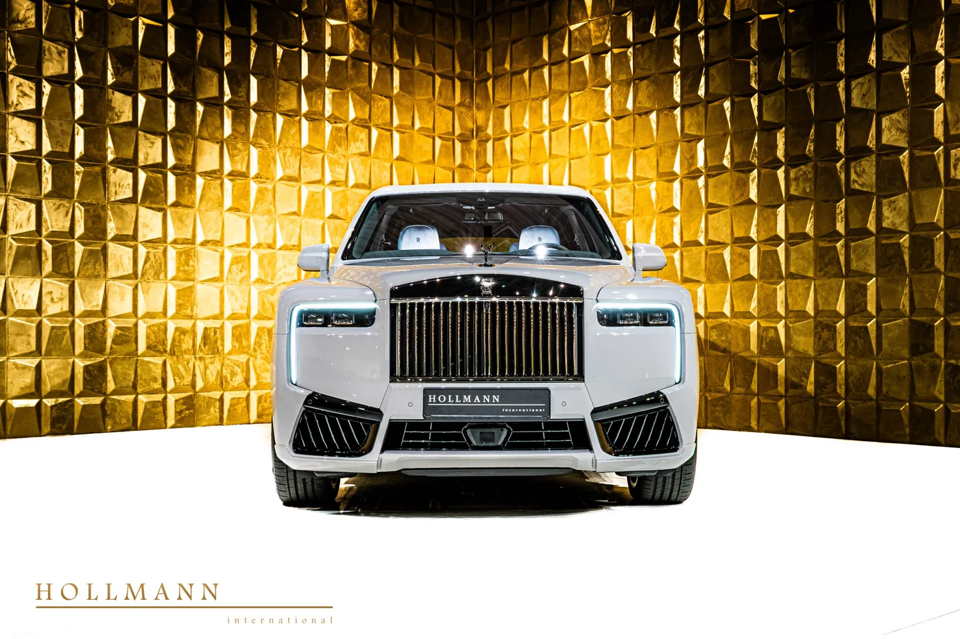 Rolls-Royce Cullinan Black Badge angeboten von einem Fachhändler in Stuhr, Deutschland, Foto 3 von 8