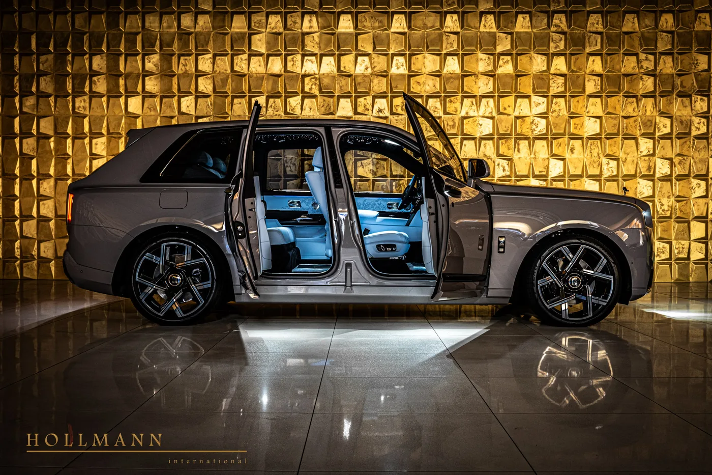 Rolls-Royce Cullinan Black Badge angeboten von einem Fachhändler in Stuhr, Deutschland, Foto 6 von 8