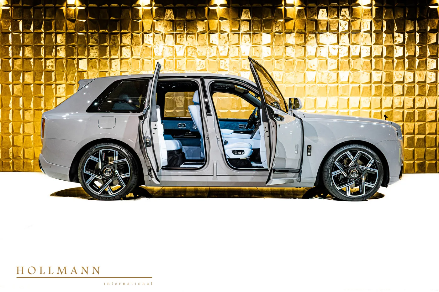 Rolls-Royce Cullinan Black Badge angeboten von einem Fachhändler in Stuhr, Deutschland, Foto 7 von 8