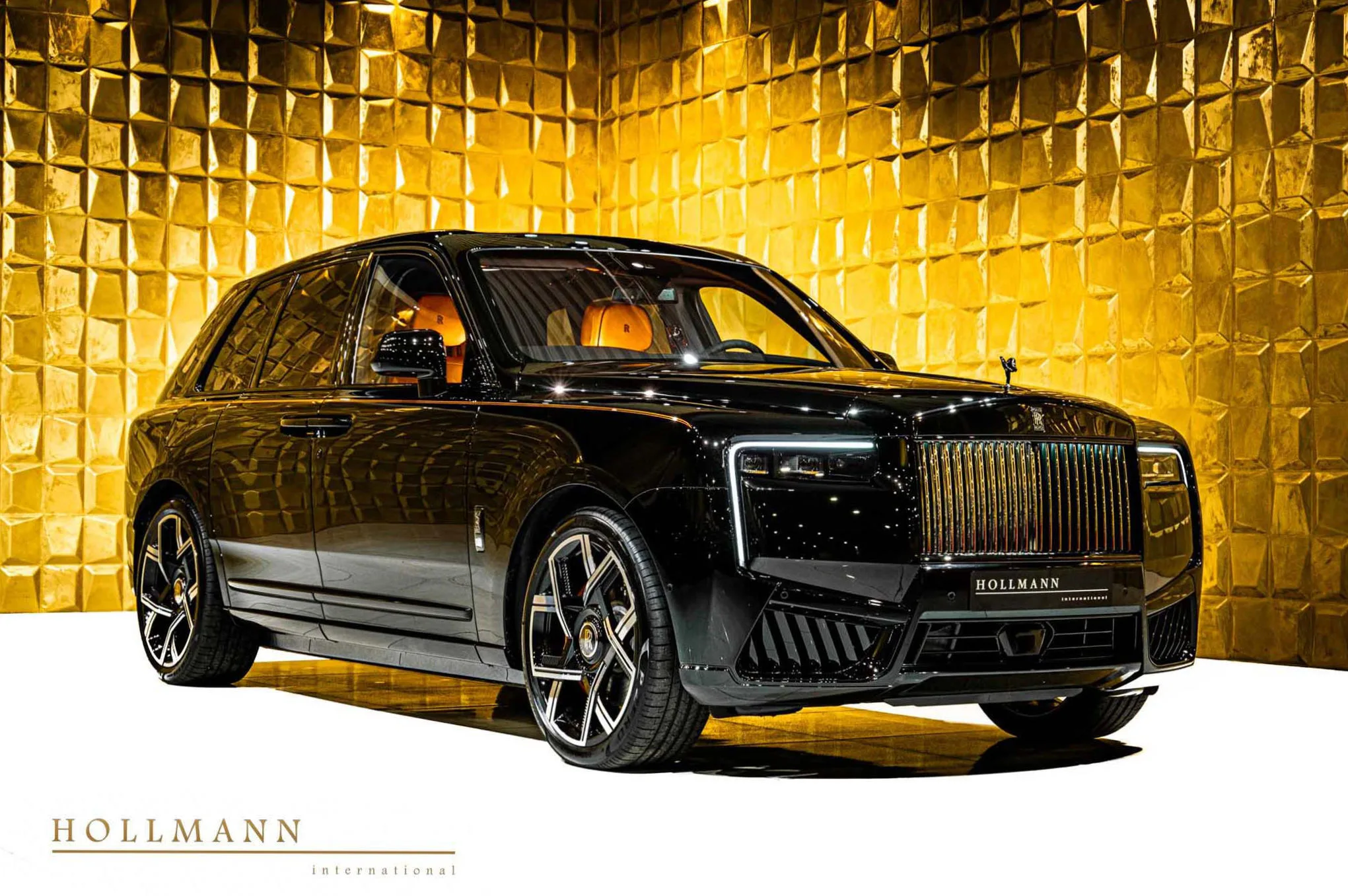 Rolls-Royce Cullinan Series II Black Badge proposta da un concessionario specializzato a Stuhr, Germania, foto principale