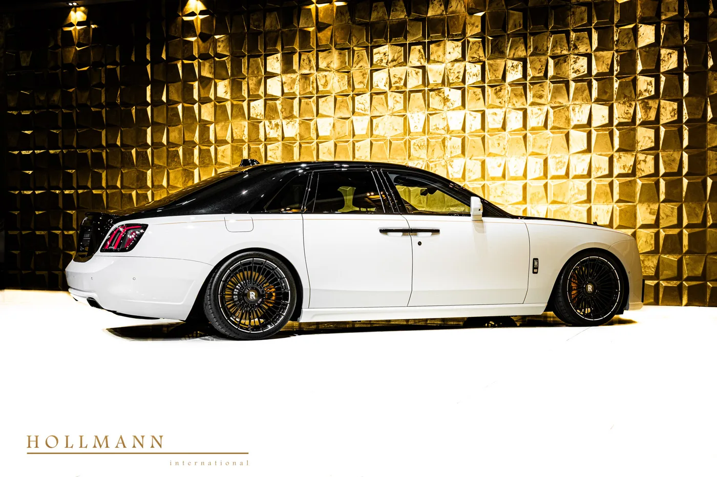Rolls-Royce Ghost Black Badge angeboten von einem Fachhändler in Stuhr, Deutschland, Foto 6 von 8
