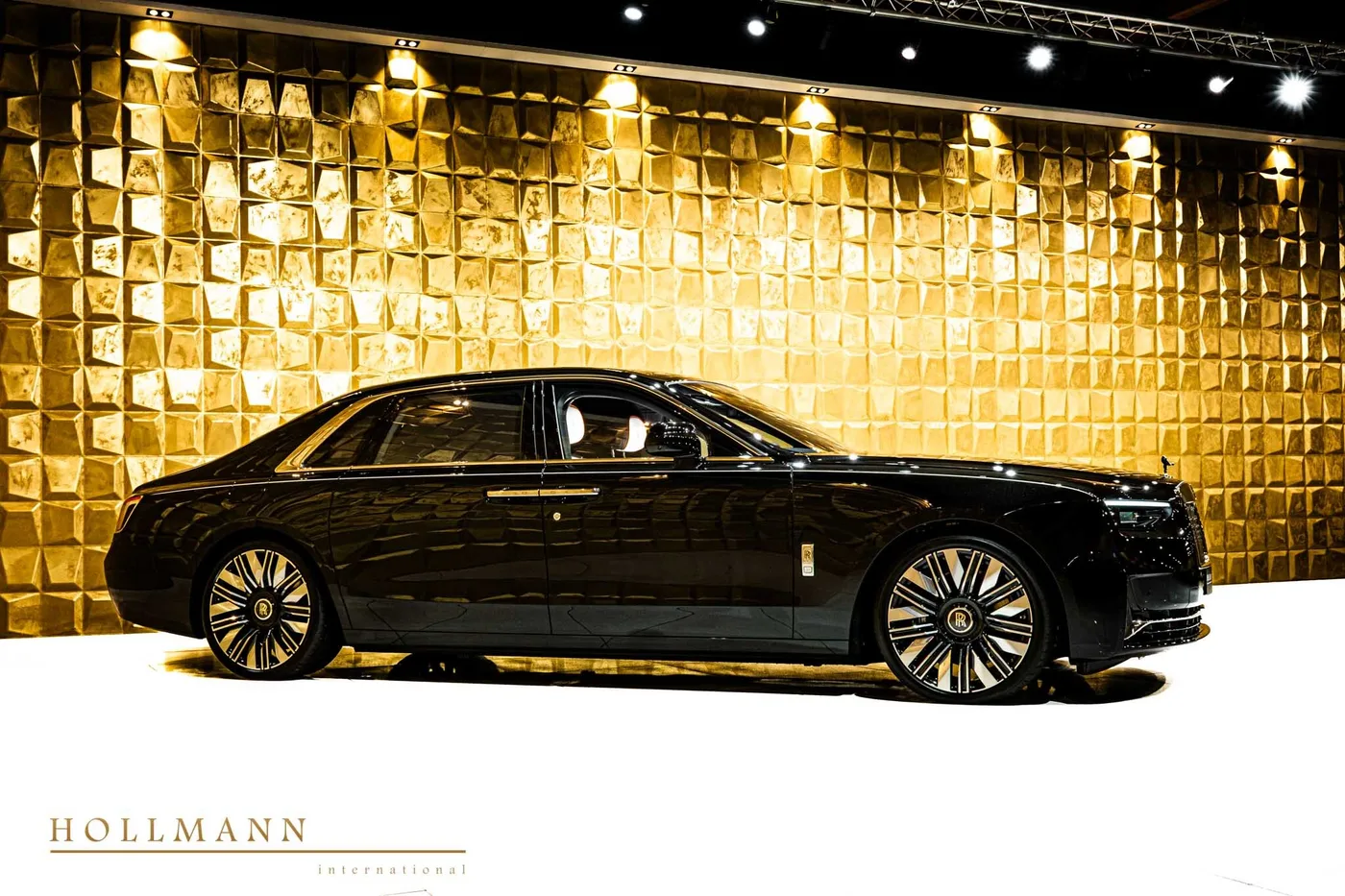 Rolls-Royce Ghost Extended sold by a specialist dealer in Stuhr, Germany, photo 2 of 8