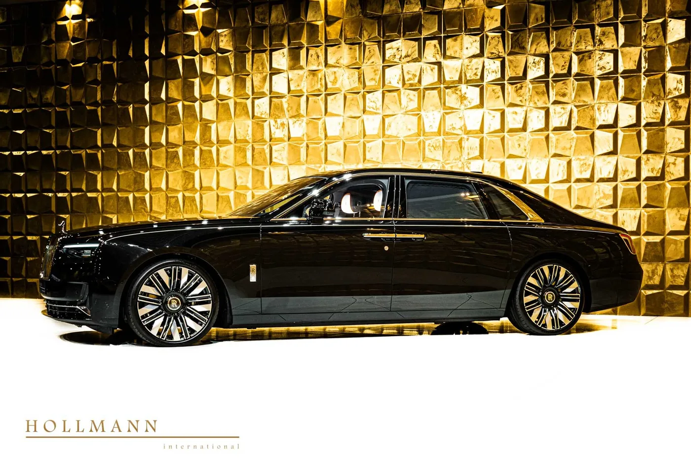 Rolls-Royce Ghost Extended sold by a specialist dealer in Stuhr, Germany, photo 4 of 8