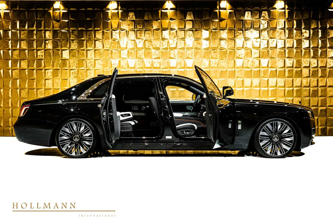 Rolls-Royce Ghost Extended sold by a specialist dealer in Stuhr, Germany, photo 8 of 8