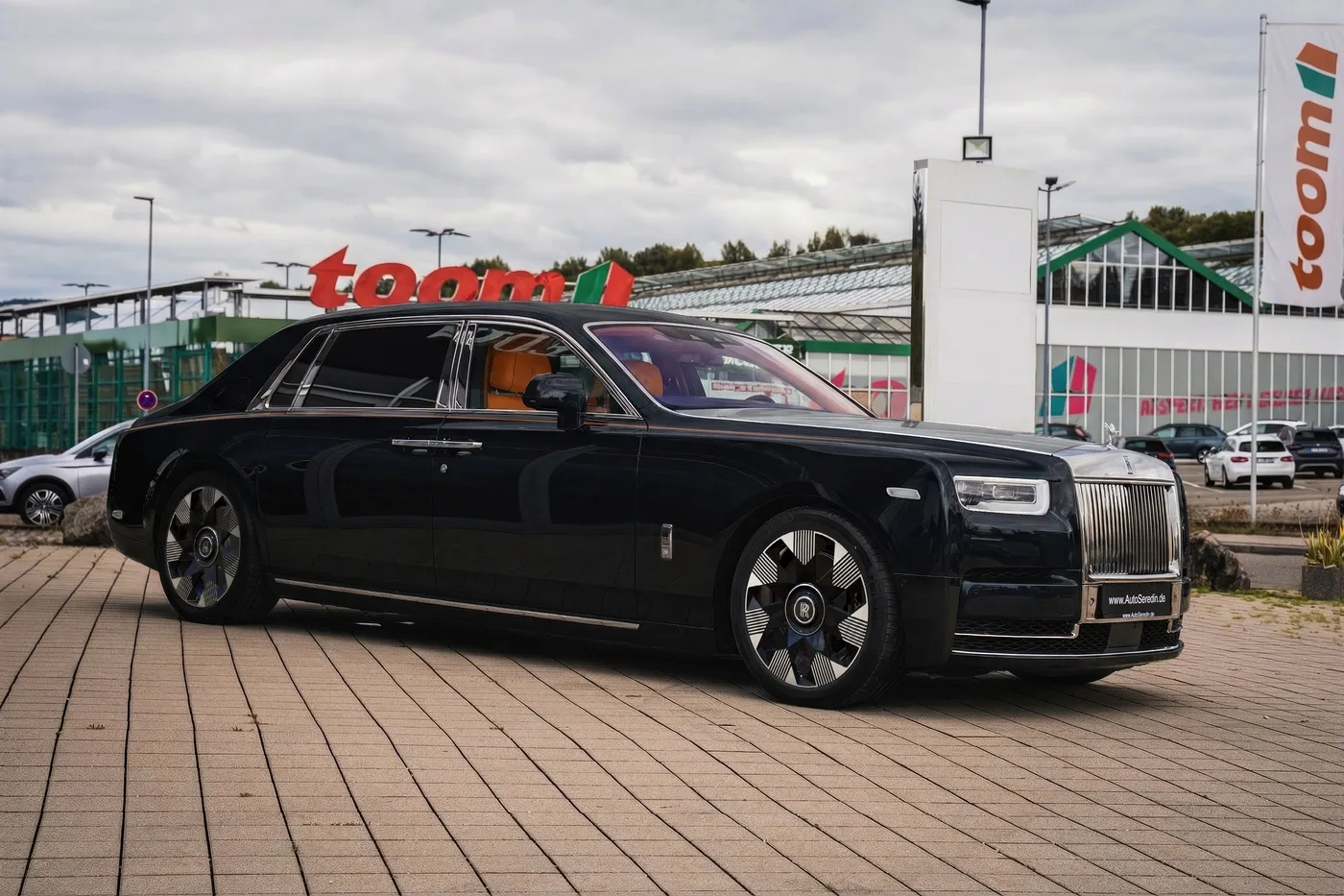 Rolls-Royce Phantom Extended offered by a specialist dealer in Hechingen, Germany, photo 4 of 15