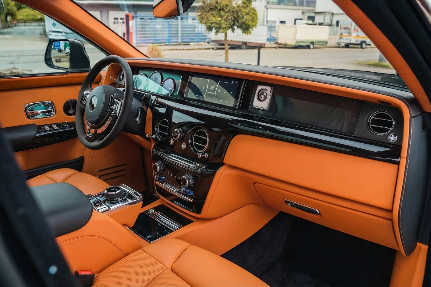Rolls-Royce Phantom Extended offered by a specialist dealer in Hechingen, Germany, photo 7 of 15
