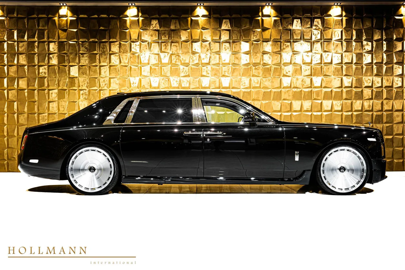 Rolls-Royce Phantom Extended offered by a specialist dealer in Stuhr, Germany, photo 4 of 8