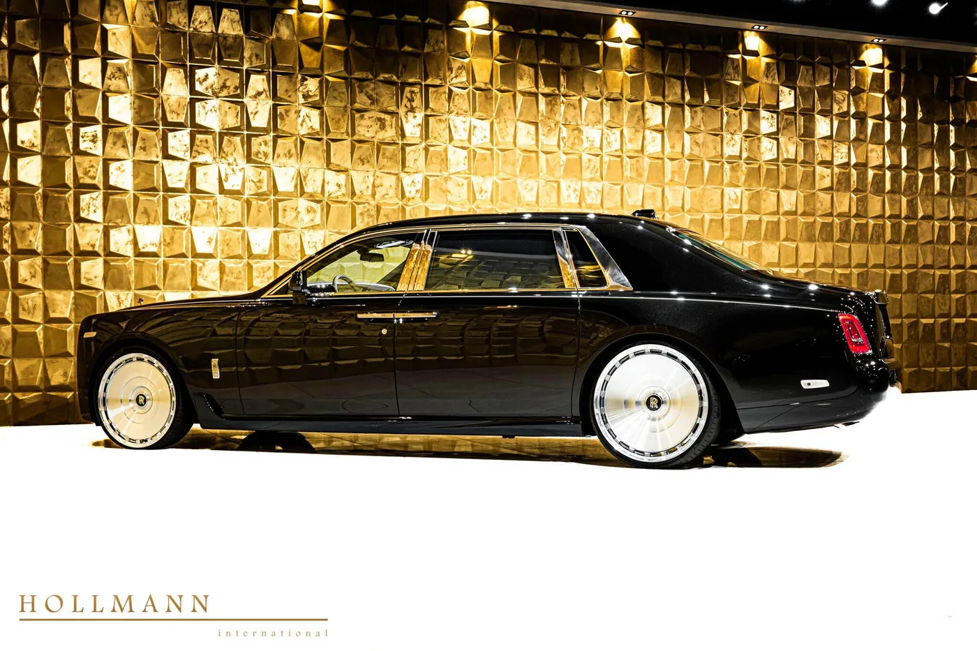 Rolls-Royce Phantom Extended offered by a specialist dealer in Stuhr, Germany, photo 6 of 8