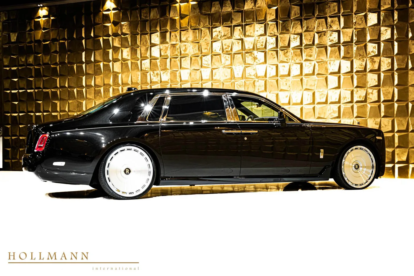 Rolls-Royce Phantom Extended offered by a specialist dealer in Stuhr, Germany, photo 8 of 8