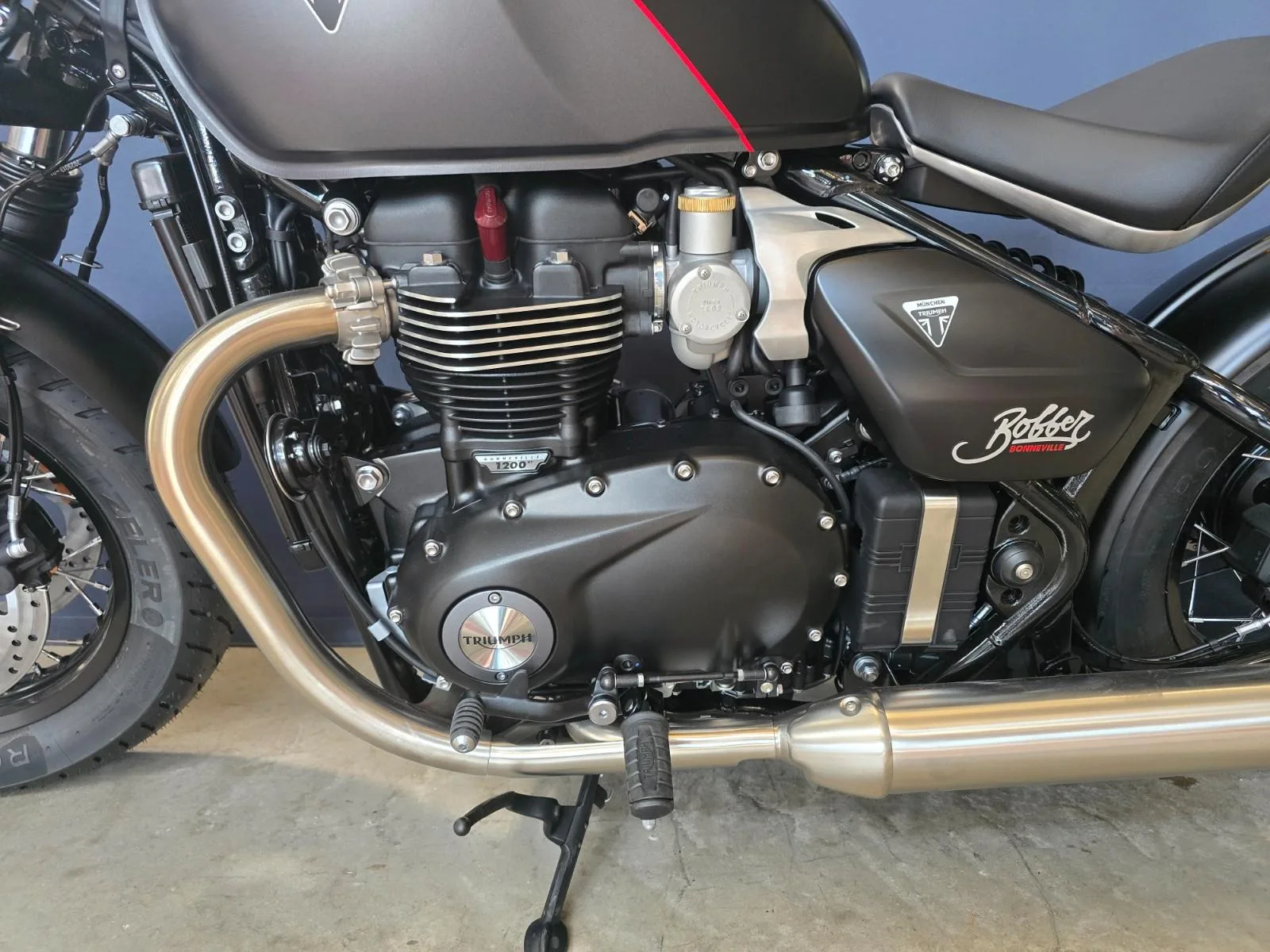 Triumph Bonneville Bobber, 6/9