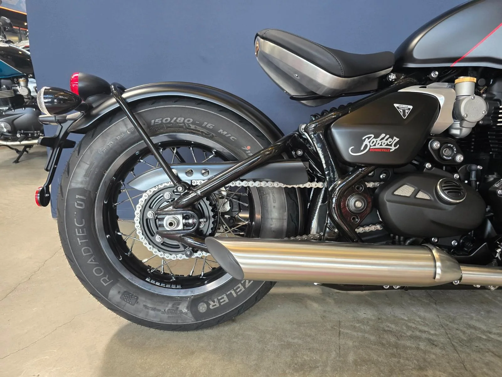 Triumph Bonneville Bobber, 7/9