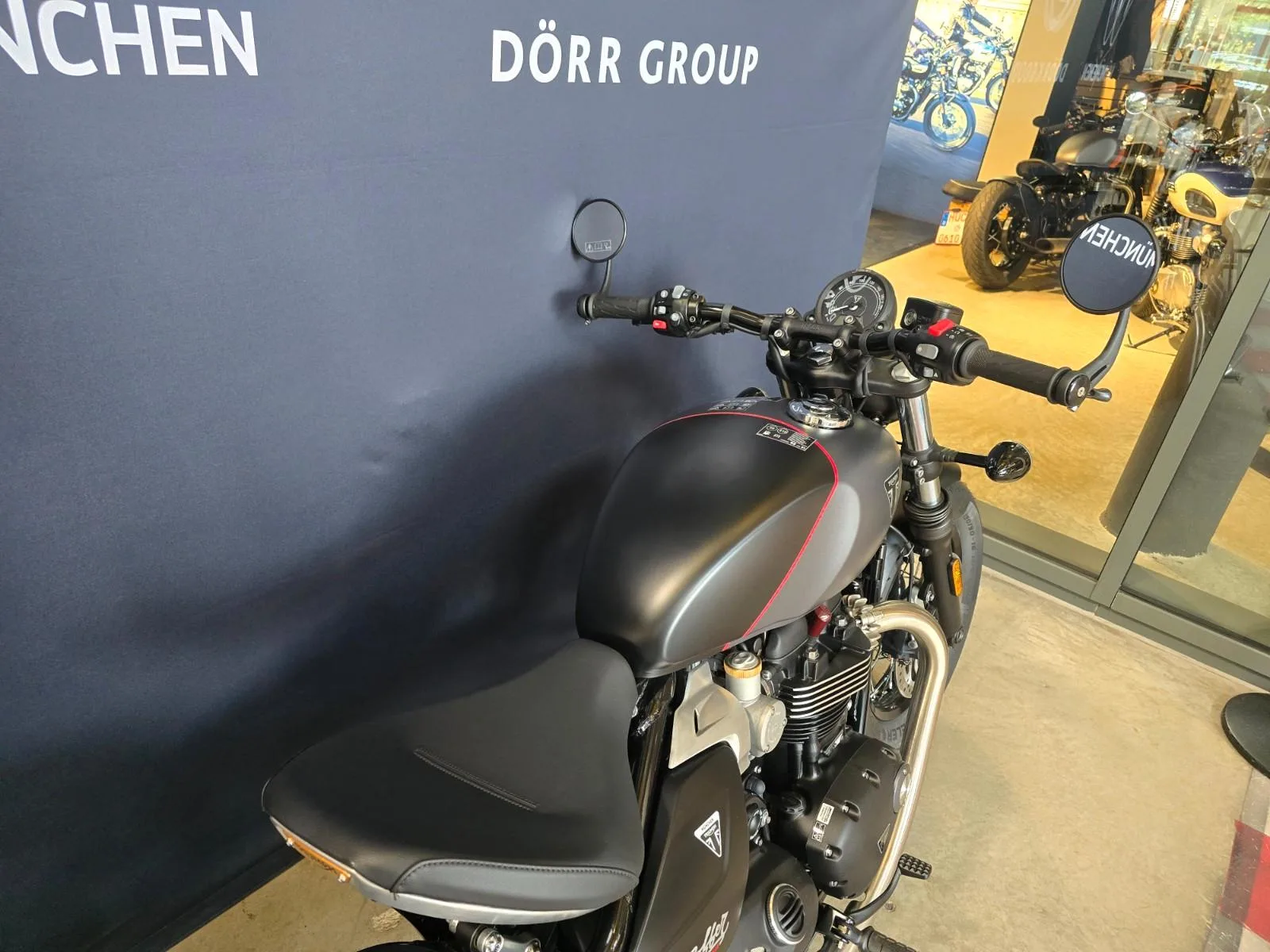 Triumph Bonneville Bobber, 8/9