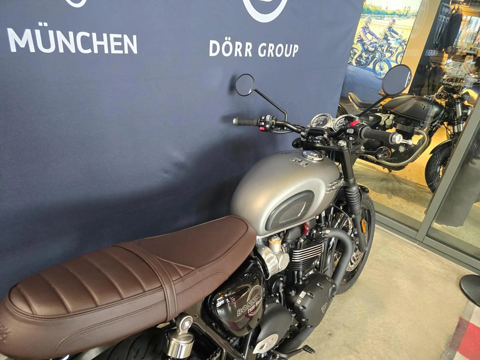 Triumph Bonneville T120 Black, 6/8