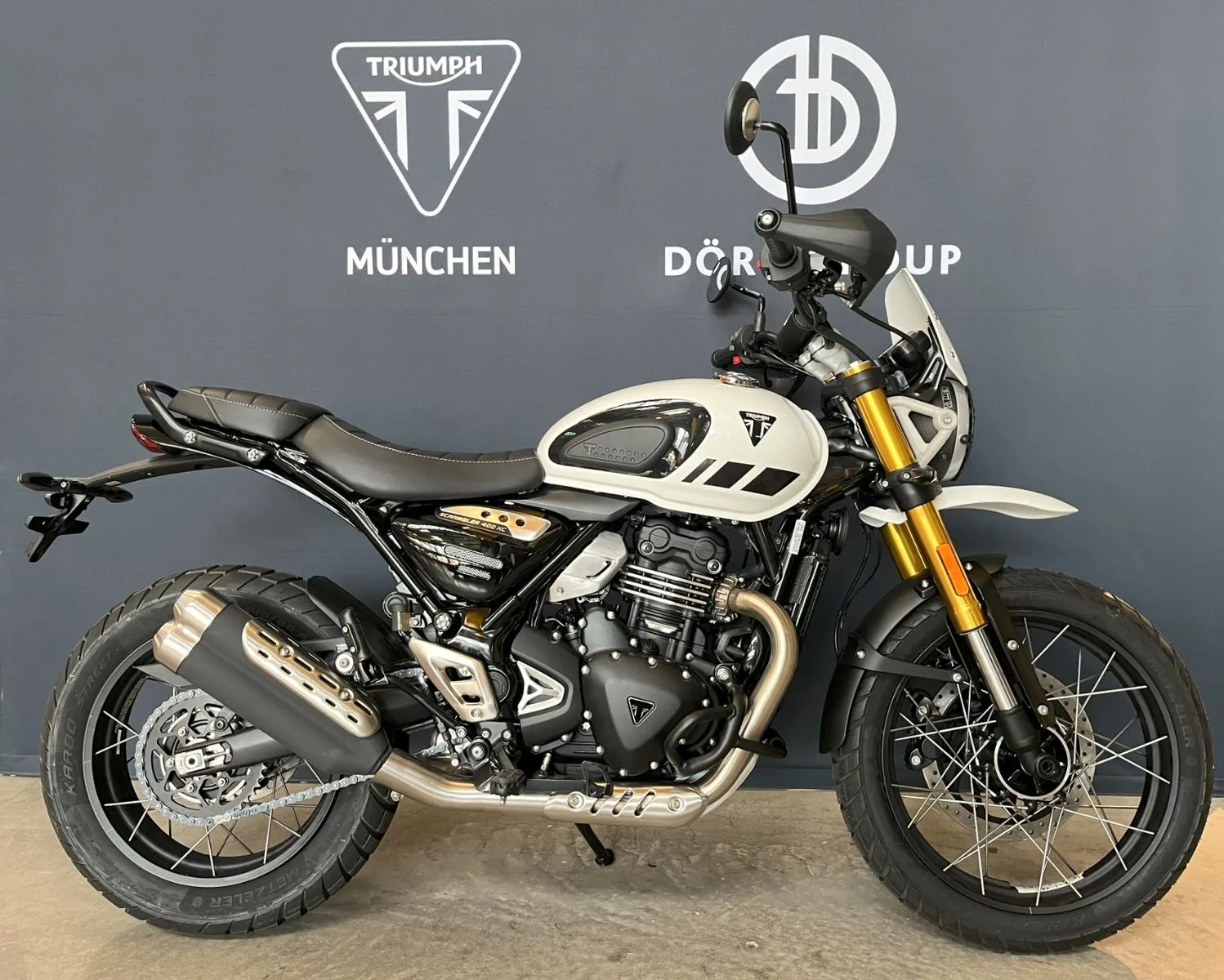 Triumph Scrambler 400 XC proposée par un concessionnaire agréé à Munich, Allemagne, photo principale