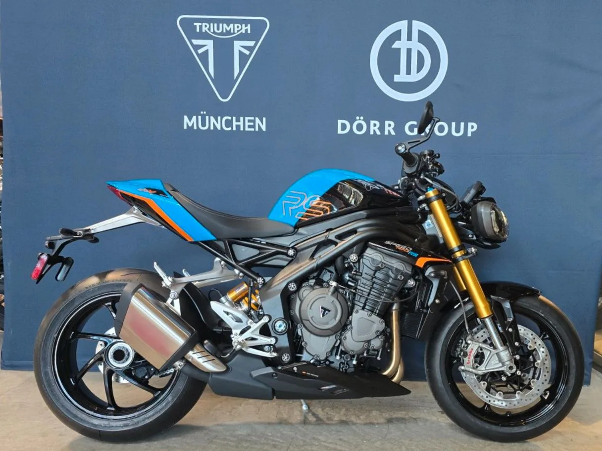 Triumph Speed Triple 1200 RS proposée par un concessionnaire agréé à Munich, Allemagne, photo principale