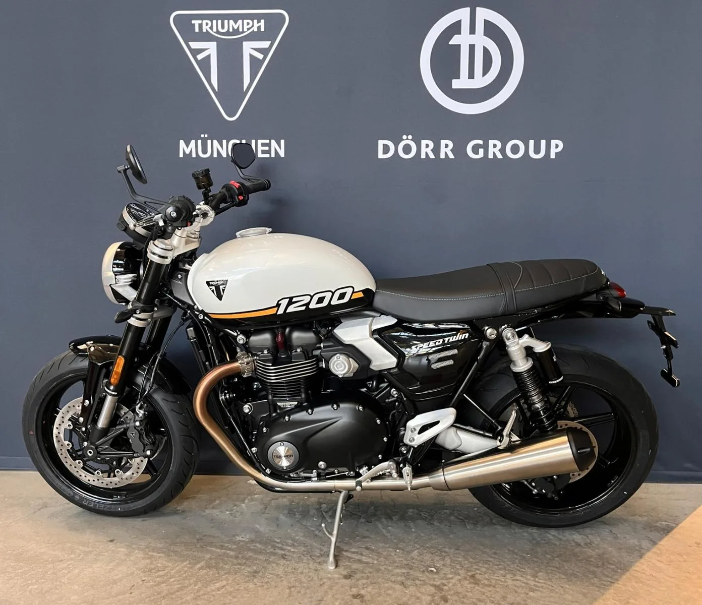 Triumph Speed Twin 1200 offered by a franchised dealer in Munich, Germany, main photo