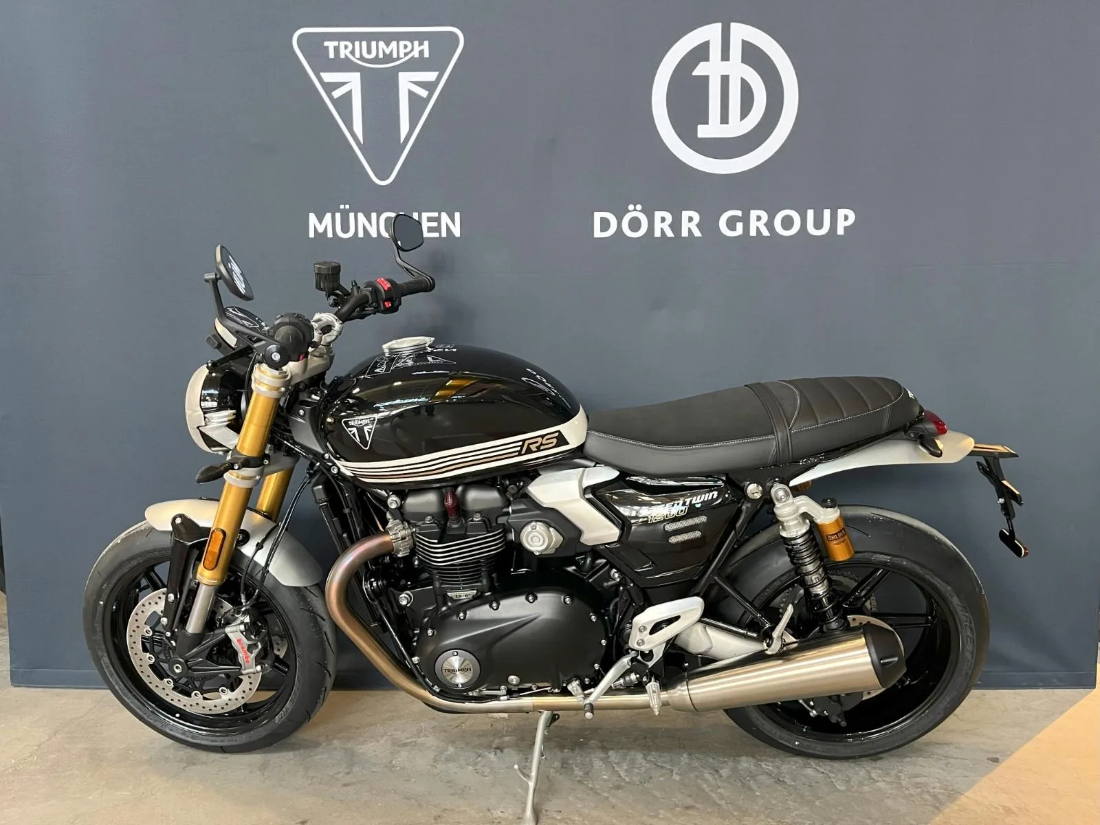 Triumph Speed Twin 1200 RS proposta da un concessionario specializzato a Monaco di Baviera, Germania, foto principale