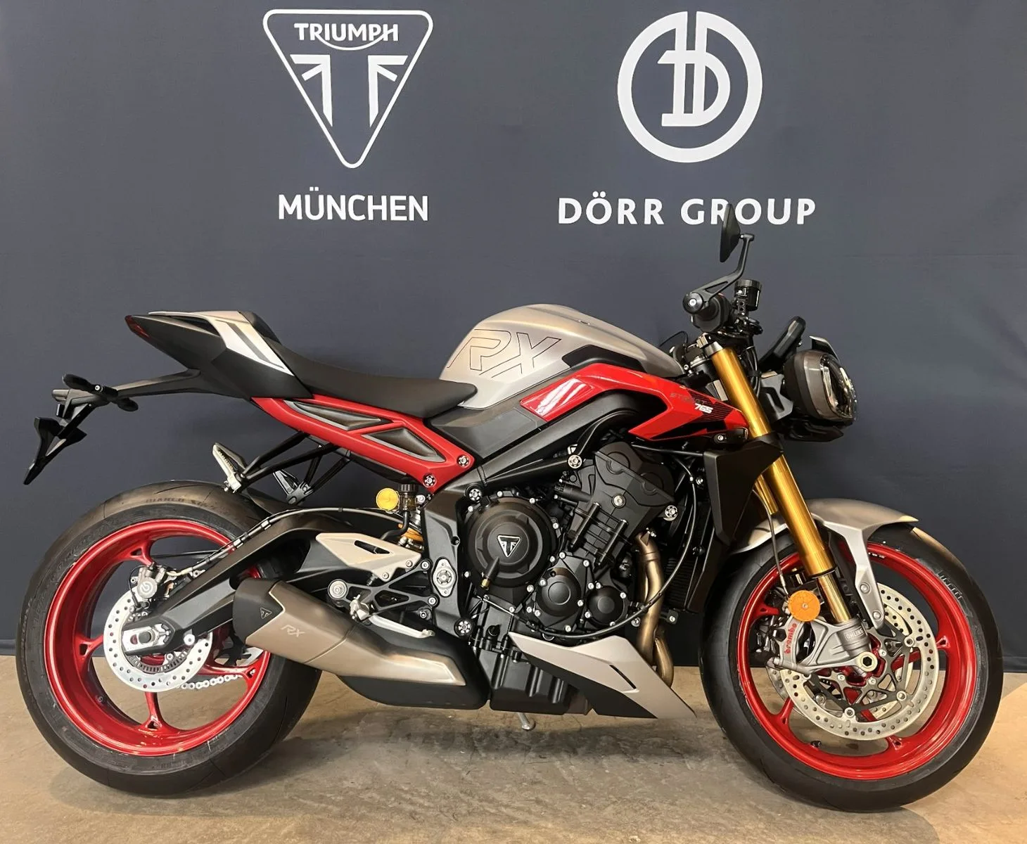 Triumph Street Triple 765 RX proposée par un concessionnaire agréé à Munich, Allemagne, photo principale