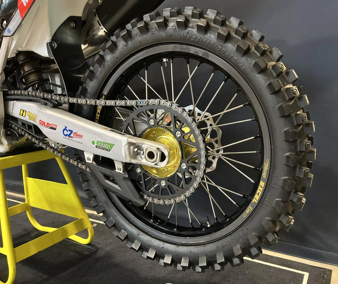 Triumph TF 450-X, 4/8