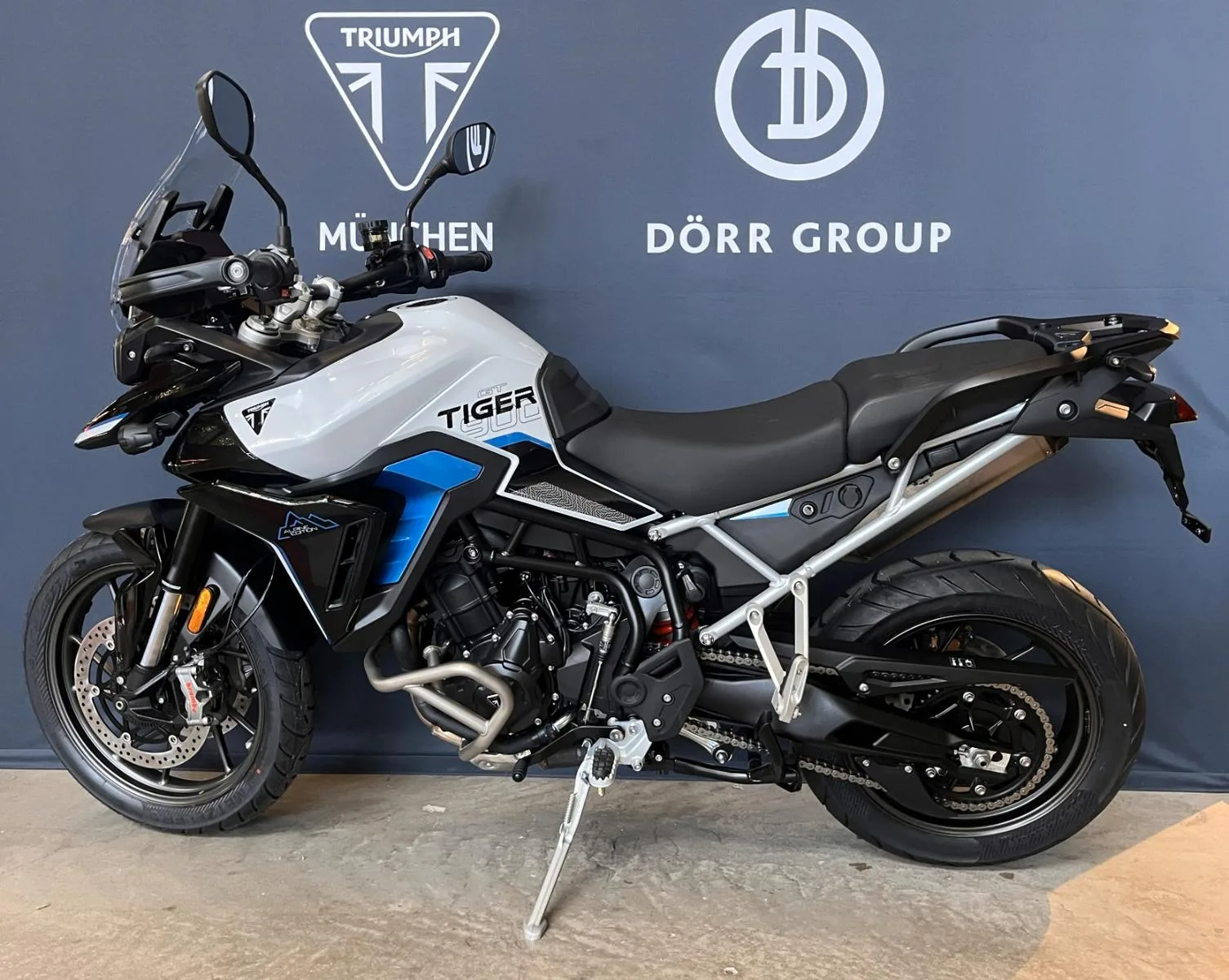 Triumph Tiger 900 Alpine Edition angeboten von einem Vertragshändler in München, Deutschland, Hauptfoto
