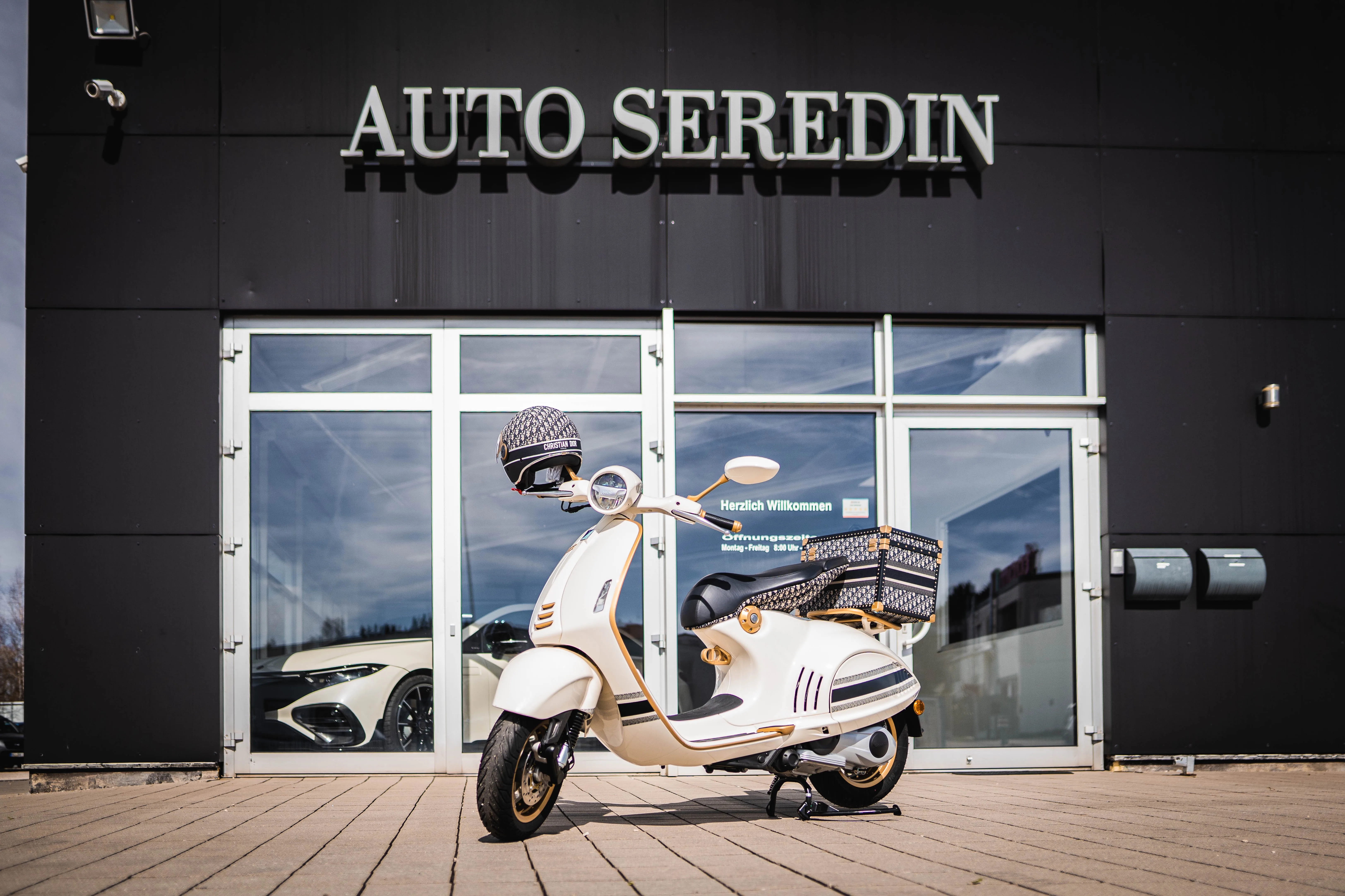 Vespa 946 Christian Dior offered by a specialist dealer in Hechingen, Germany, main photo