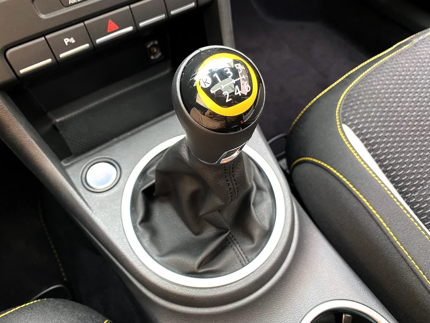 2013 Volkswagen Beetle 2.0 TSi "GSR" proposée par un spécialiste de la voiture de collection à Lindau, Allemagne, photo 10 sur 21