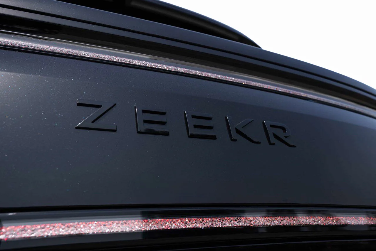 Zeekr 9X Ultra, 70 kWh offered by a specialist dealer in Sengenthal, Germany, photo 7 of 10