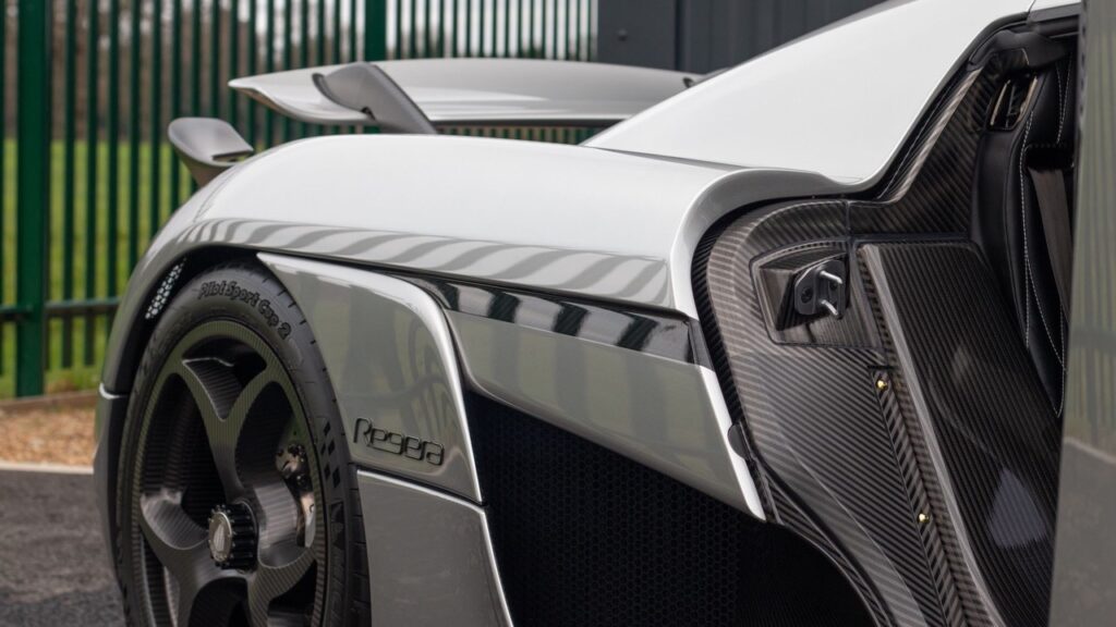 Koenigsegg Regera for sale - Luxury Car Broker - LUSSO