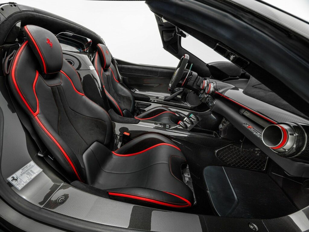 Ferrari LaFerrari Aperta for sale - Luxury car Broker - LUSSO