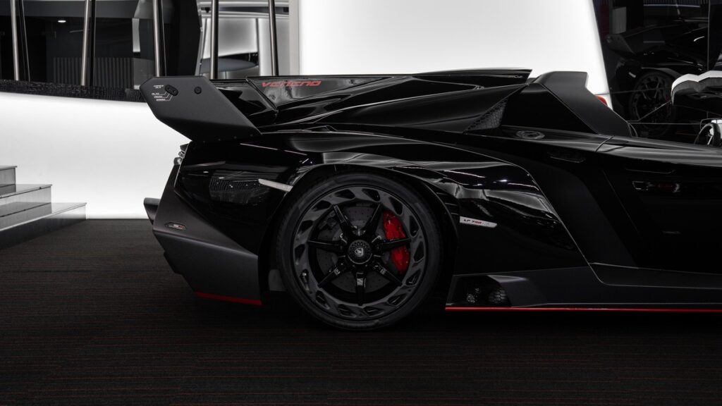 Lamborghini Veneno Roadster for sale - Luxury Car Broker - LUSSO