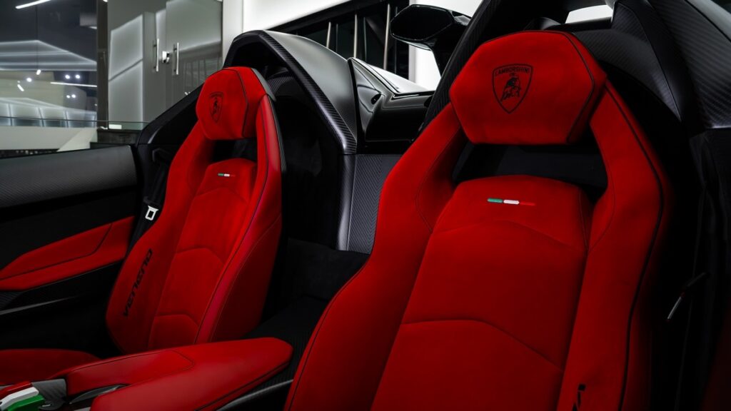 Lamborghini Veneno Roadster for sale - Luxury Car Broker - LUSSO