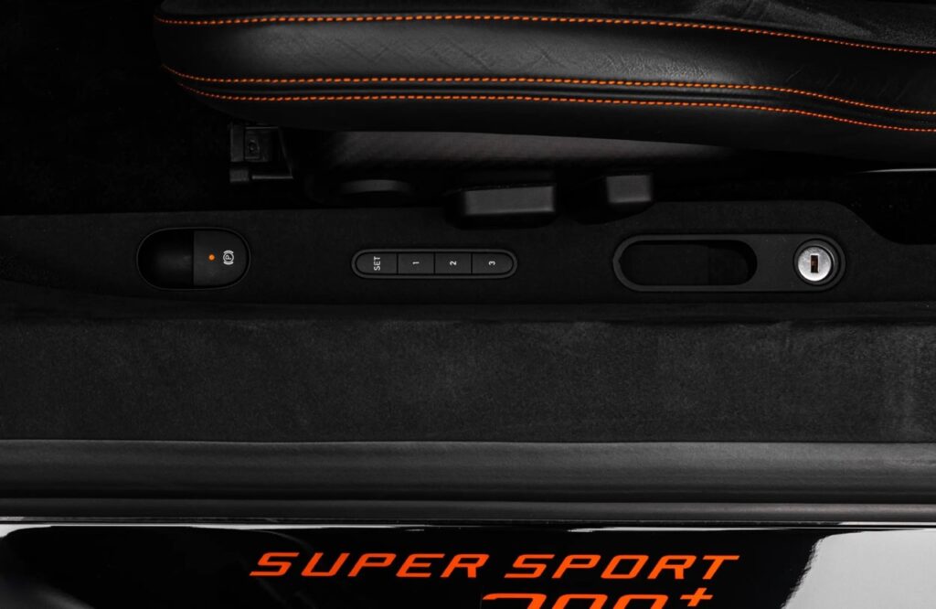 Bugatti Chiron Super Sport 300+ for sale - Luxury car Broker - LUSSO, the best luxury car broker in the world