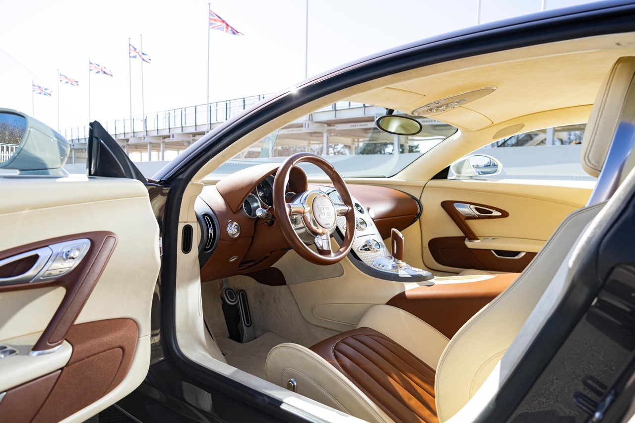 Bugatti Veyron for sale - LUSSO - Luxury car Broker