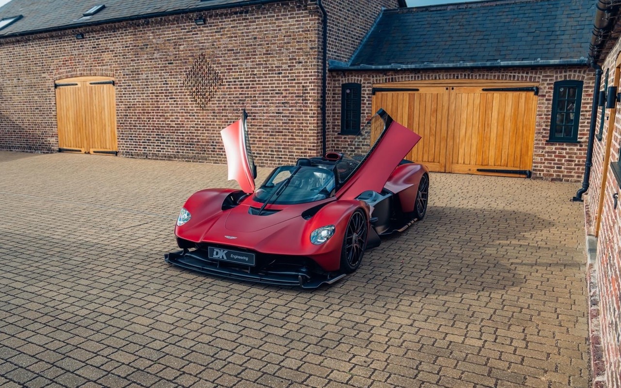 Aston Martin Valkyrie Spider for sale - LUSSO - Luxury car Broker