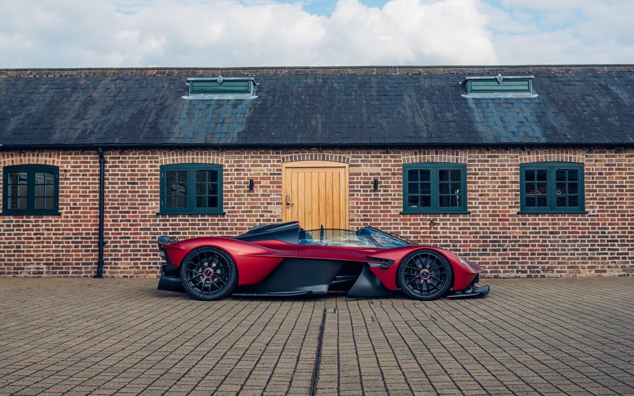 Aston Martin Valkyrie Spider for sale - LUSSO - Luxury car Broker